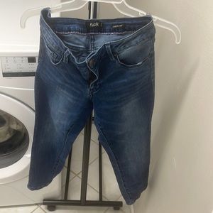 Crop jeans with bow and zipper ankle detail